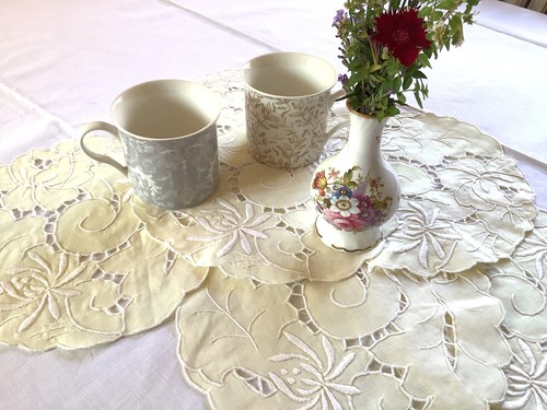 Vintage cream cotton hand - x,