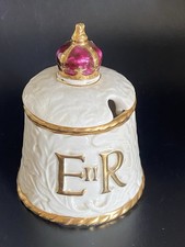 QUEEN ELIZABETH EIIR 1953 CORONATION WEDGWOOD PRESERVE/MUSTARD POT AND SPOON