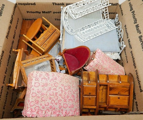 Huge lot minitaure doll - of,