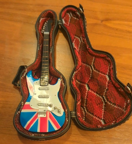 Miniature fender stratocaster - fender,