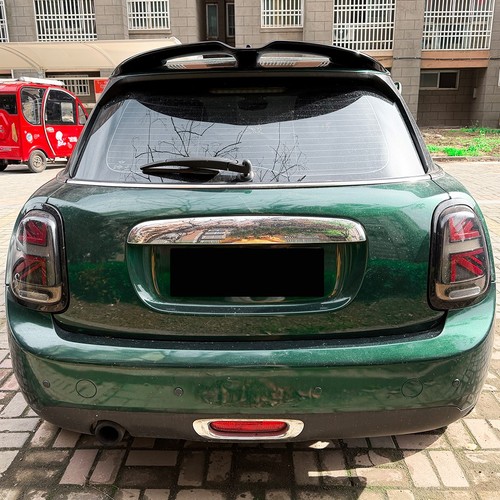 Gloss black rear roof - black,