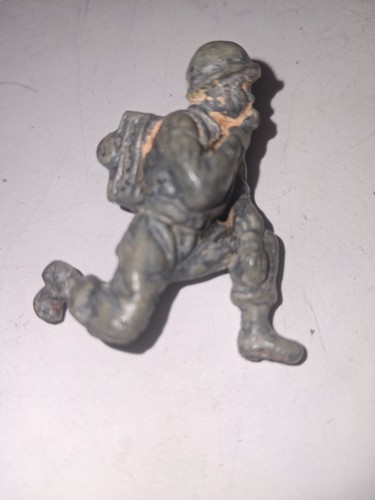 Ww2 lead metal vintage radio - ww2,