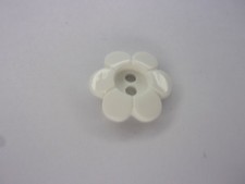 10 x 2 Hole Daisy Flower