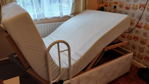 Electrically adjustable bed - adjustable,