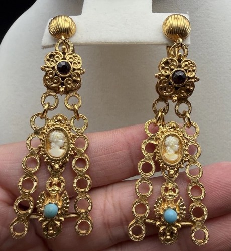 Vtg florenza cameo earrings - vtg.,