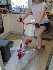 Sporter Pink White Wiggle Flicker Scooter