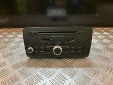10-18 AUDI A1 8X RADIO/CD