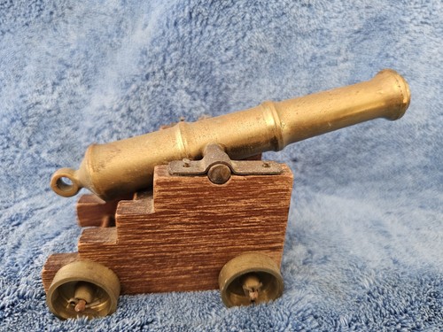 Brass model ships cannon - of,
