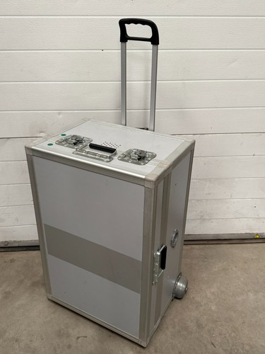 Large flight case with wheels - case,