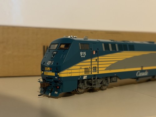 Athearn genesis via rail p42dc - rail,