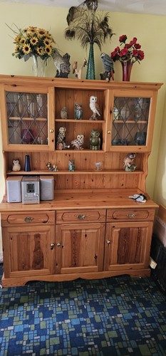 Pine dresser with - with, glass