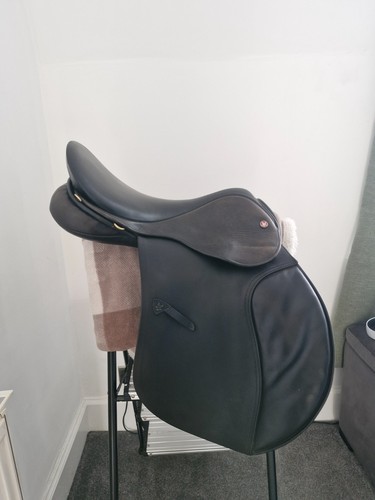 Black leather gp saddle - 17", mw