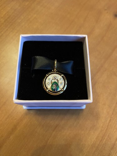 New 100 authentic pandora - authentic,