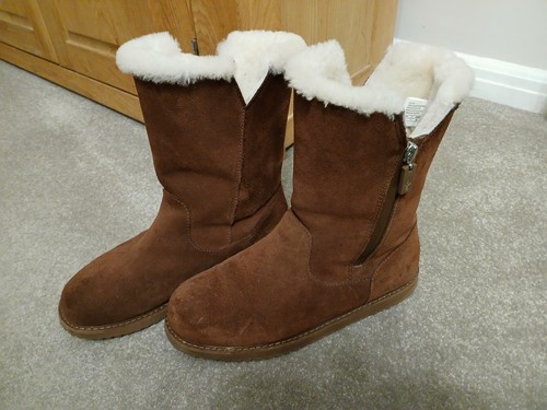 Hardly worn ladies emu - worn,