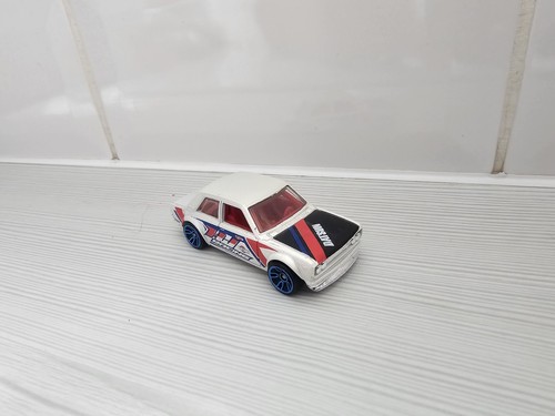 Hot wheels datsun nissan - hot,