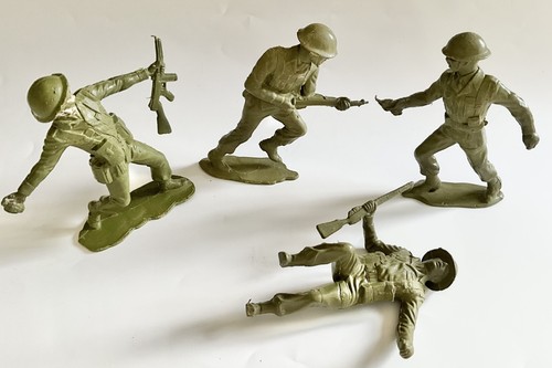 Vintage 1963 louis - marx, 6"