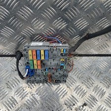 Engine Fuse Box and Relays - Alfa Romeo Giulietta 2010