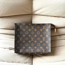 Louis Vuitton Toiletry 26