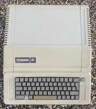 Apple 2e IIe Computer With 5