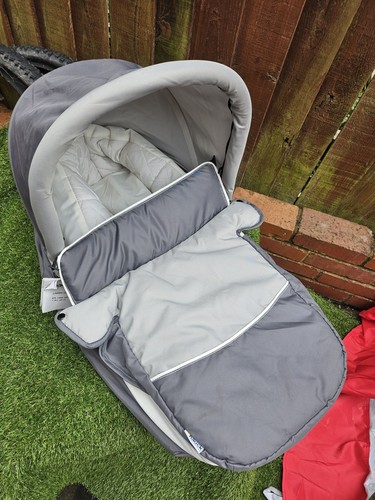 Hauck bassinet carry cot - cot, new