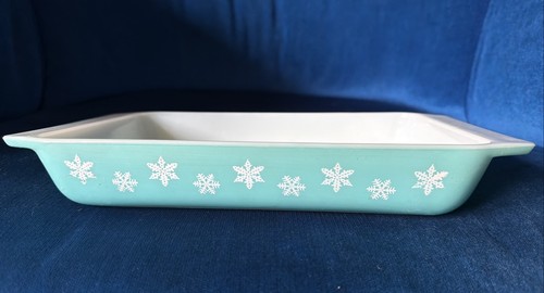 Vintage pyrex gaiety snowflake - gaiety,