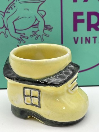 Vintage royal art pottery egg - royal,