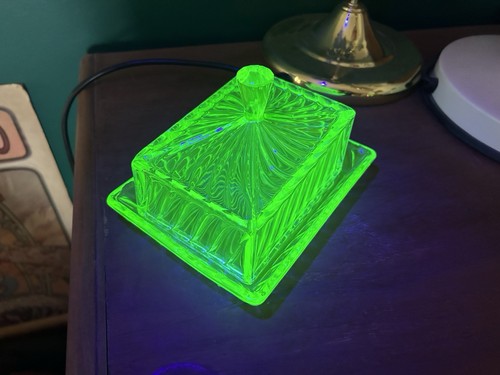 Bagley uranium glass - bagley, art