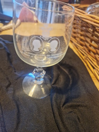 Commemorative wine glass