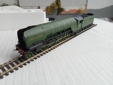 HORNBY 'OO' GAUGE LNER GREEN
