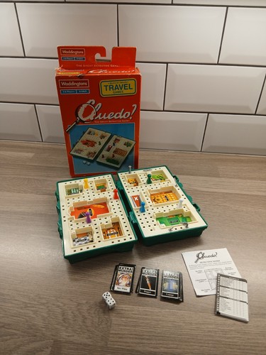 Cluedo travel board game - board,