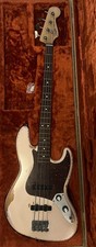 Fender Flea Jazz Bass, Road