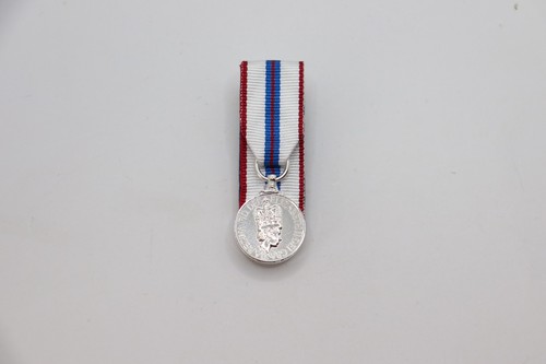 Queen silver jubilee - queen's, medal
