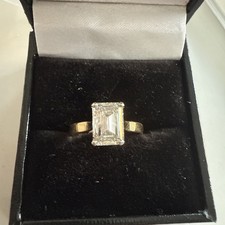 18 carat yellow gold 2.07 carat lab created Diamond certified IGI Emerald ring. 