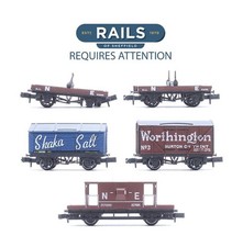 PECO 'N' GAUGE RAKE OF 5 ASSORTED SALT/ VENT/ BOGIE BOLSTER/ BRAKE VAN WAGONS