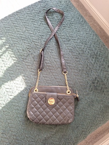 Black quilted crossbody bag - black,