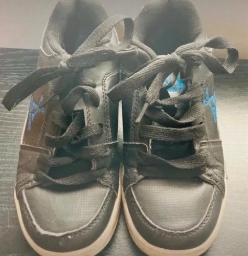 Sidewalk sport skate shoes