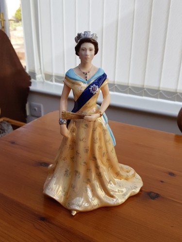 Royal worcester m queen - worcester,