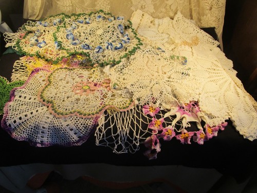 Vtg grouping crochet - 32,