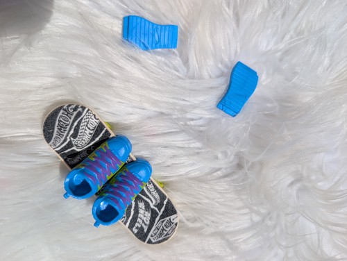 Hot wheels skate fingerboard - hot,