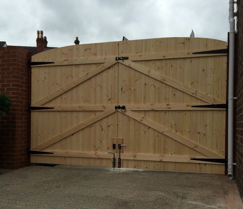 Wooden driveway gates 6ft - wooden,