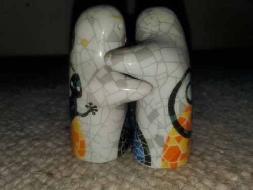 Salt pepper hugging ghost - ,