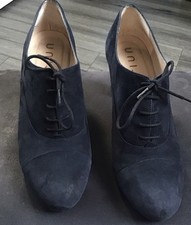 UNISA Gorgeous Mid Blue Suede Court Shoe Hardly Worn Size 6.5 (40)