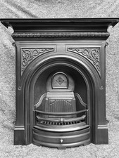 IMMACULATE CAST IRON FIREPLACE / FIRE SURROUND / VICTORIAN ARCH STYLE SOLID FUEL