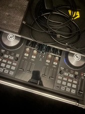 Native Instruments Traktor Kontrol S4 MK2 DJ Controller + Traktor Flight Case
