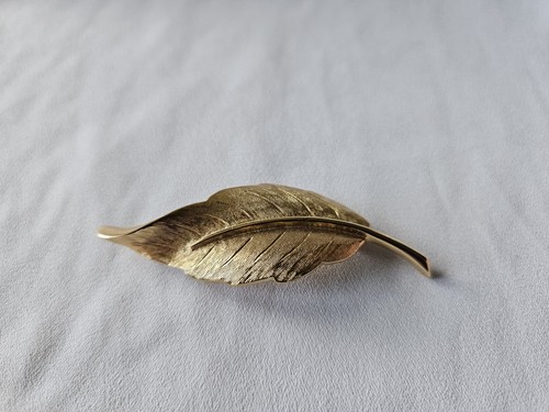Vintage avon gold - vintage, feather