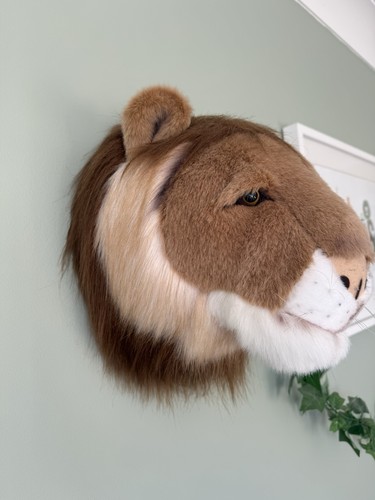 Wild soft lion - &,