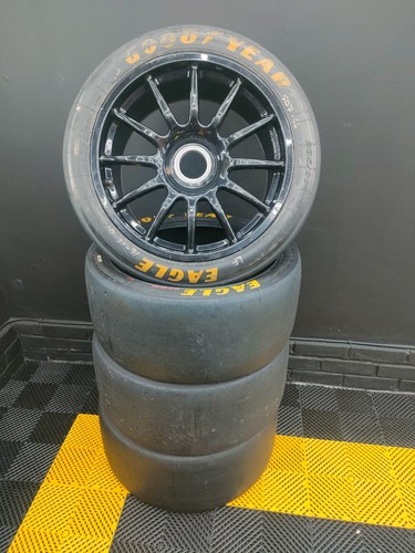 Btcc wheel and tyres man - btcc, cave