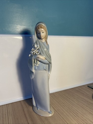 Lladro girl with - calla, lillies