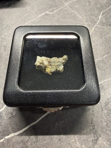 42g gold quartz - 4.42g,