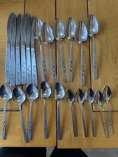 22 Piece Oneida Deluxe